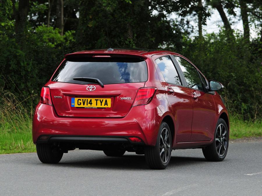  Toyota Yaris 5-Door 2014 года  (UK) (фото 12 из 38)